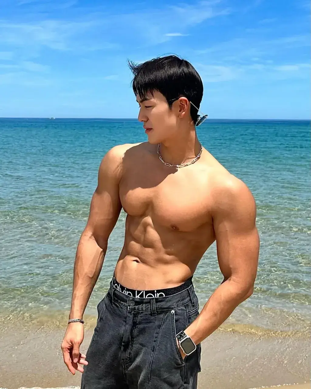 หนุ่มเกาหลีงานดี มีวาร์ป ( IG : kkyuwoo0 )