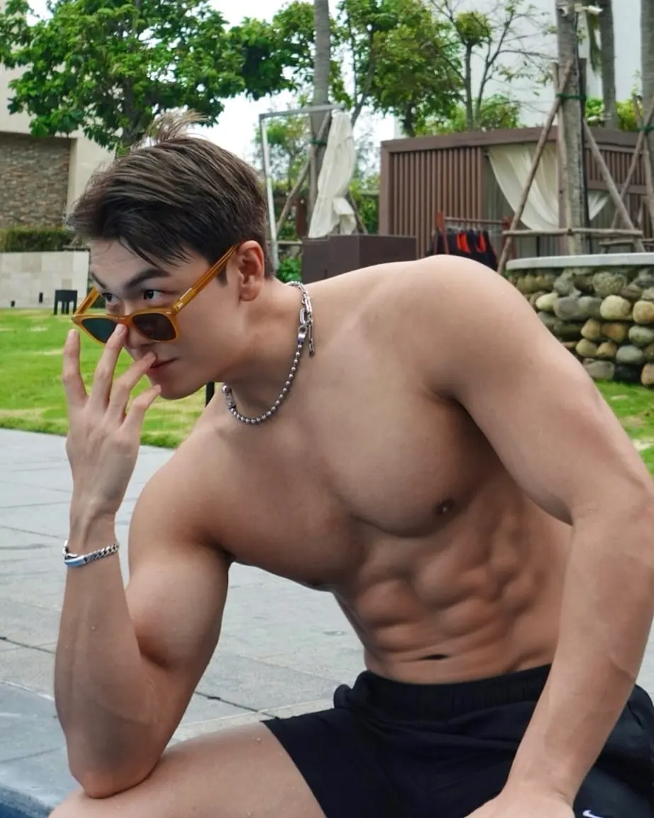 หนุ่มเกาหลีงานดี มีวาร์ป ( IG : kkyuwoo0 )