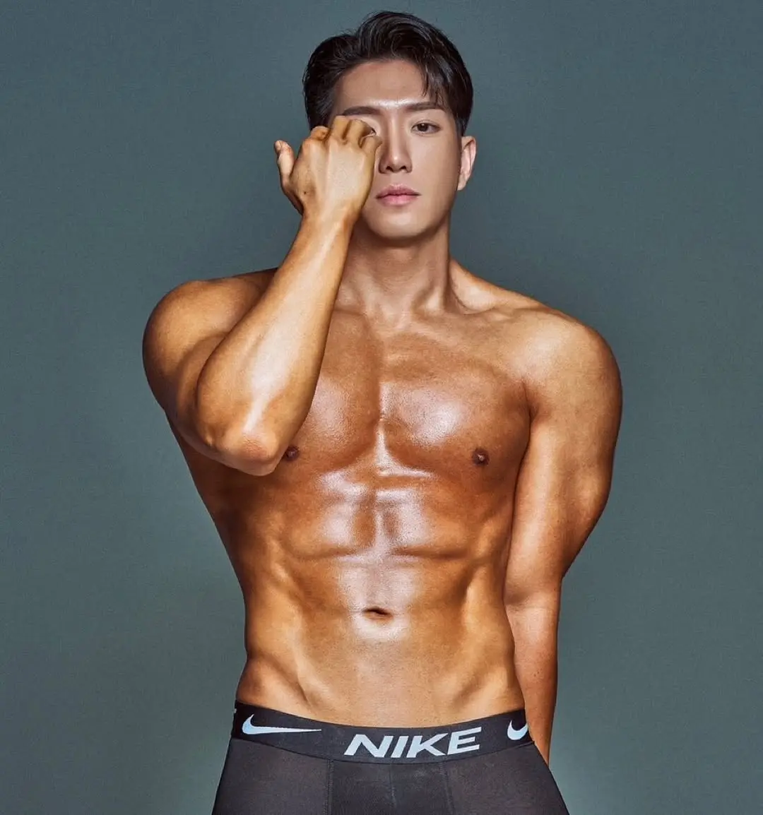 หนุ่มเกาหลีงานดี มีวาร์ป ( IG : yundooydy )