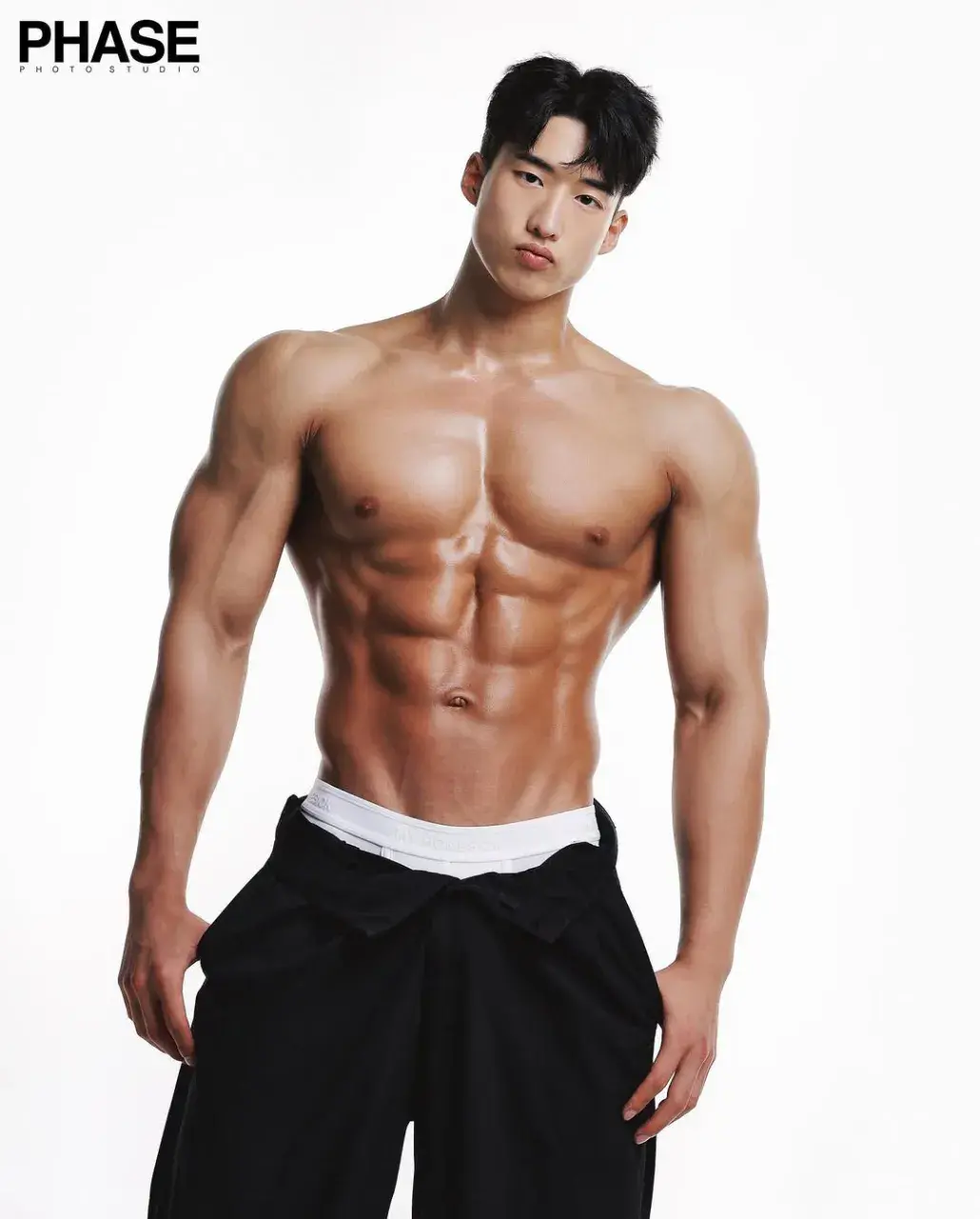 หนุ่มเกาหลีงานดี มีวาร์ป ( IG : b_ukk )