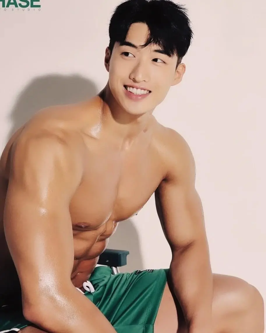 หนุ่มเกาหลีงานดี มีวาร์ป ( IG : b_ukk )