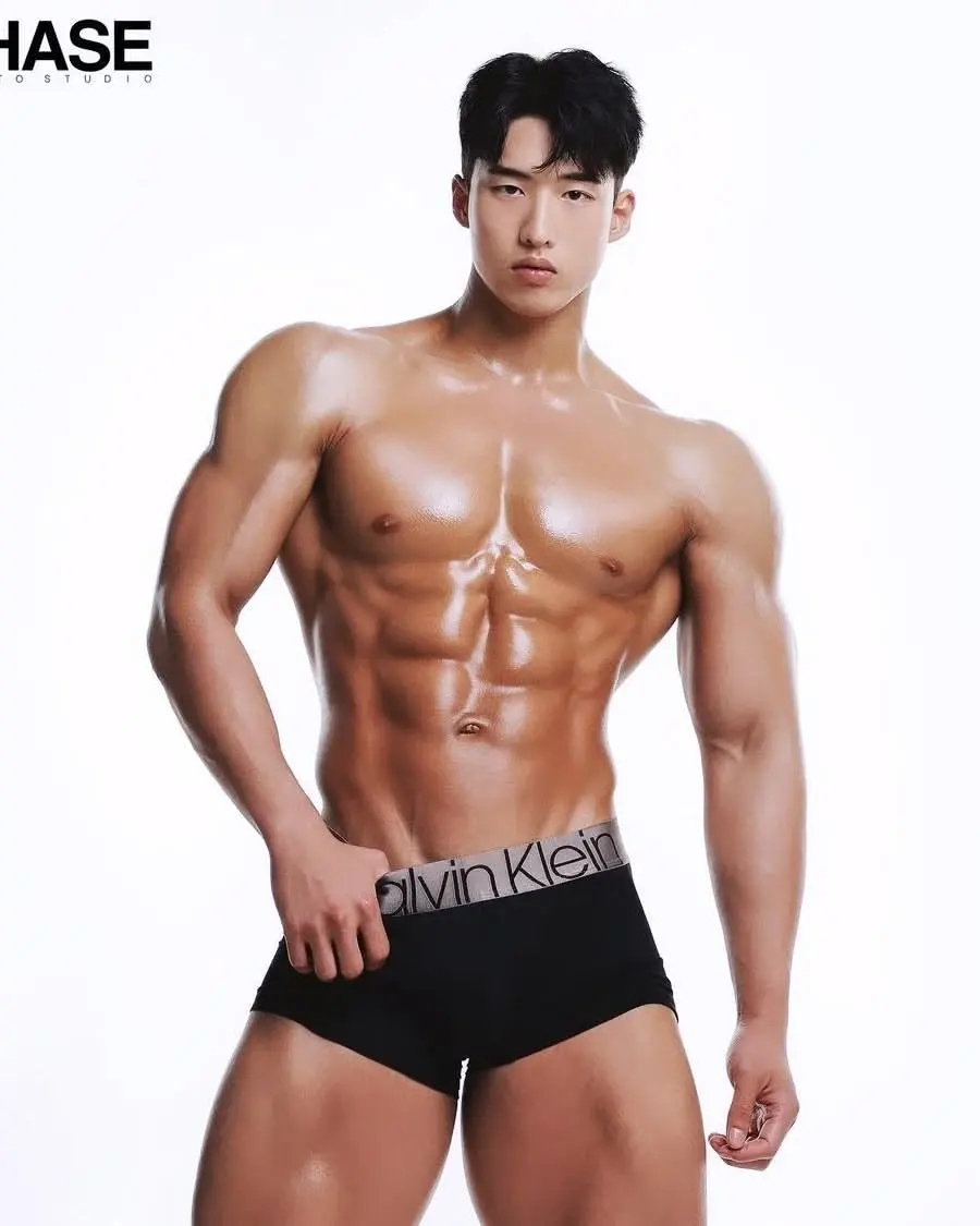 หนุ่มเกาหลีงานดี มีวาร์ป ( IG : b_ukk )