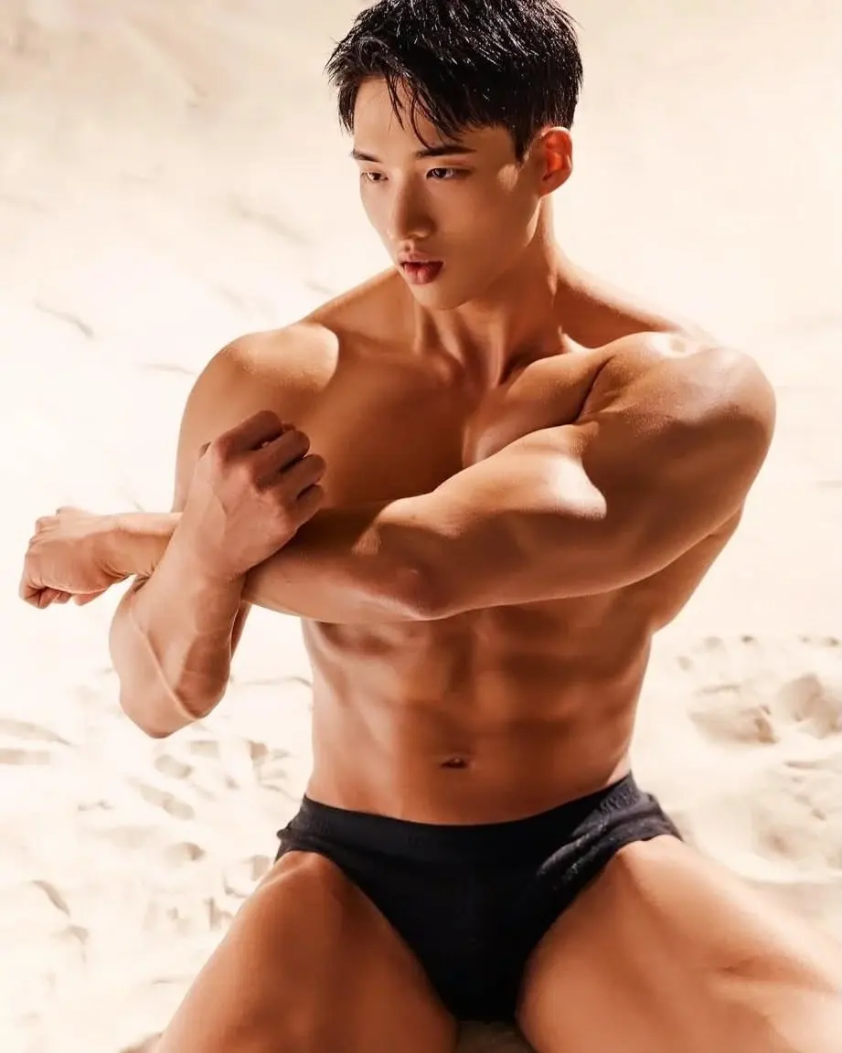 หนุ่มเกาหลีงานดี มีวาร์ป ( IG : b_ukk )