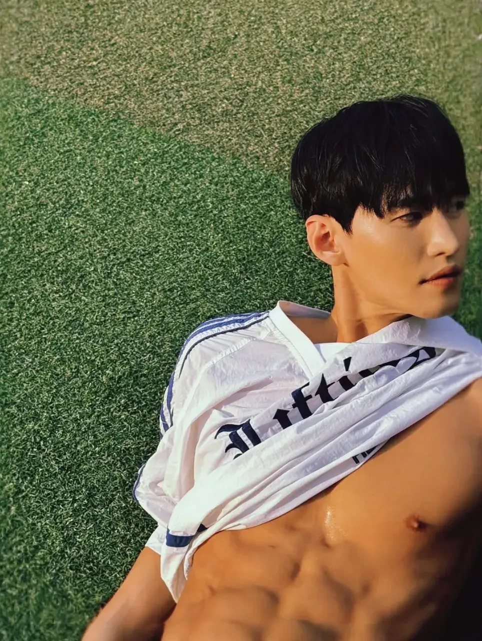 หนุ่มเกาหลีงานดี มีวาร์ป ( IG : its._.limless )