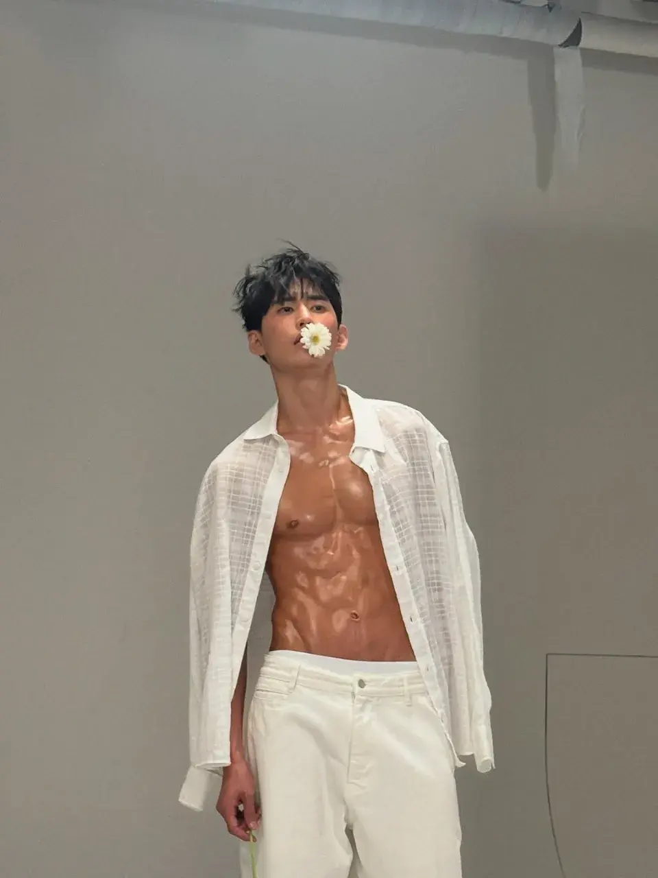 หนุ่มเกาหลีงานดี มีวาร์ป ( IG : its._.limless )