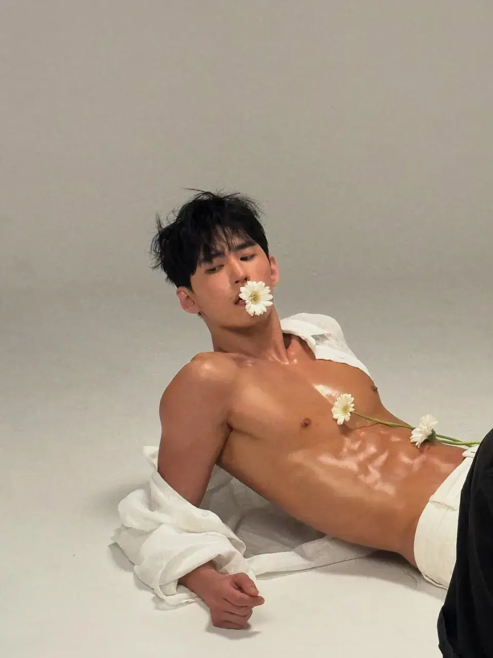 หนุ่มเกาหลีงานดี มีวาร์ป ( IG : its._.limless )