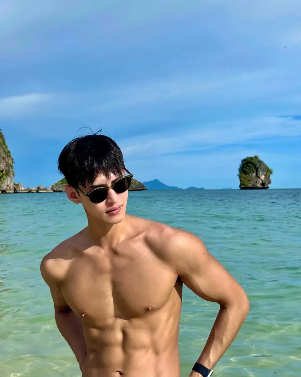 หนุ่มเกาหลีงานดี มีวาร์ป ( IG : its._.limless )