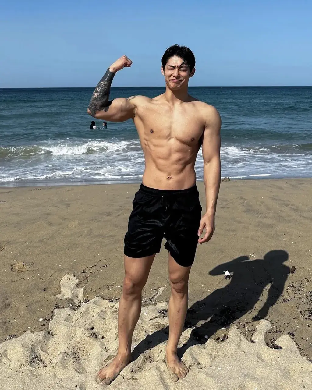 หนุ่มเกาหลีงานดี มีวาร์ป ( IG : choehyeokgeun )