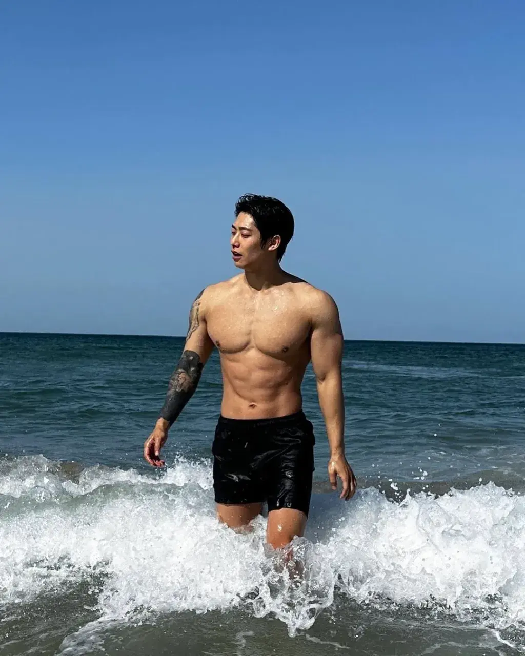 หนุ่มเกาหลีงานดี มีวาร์ป ( IG : choehyeokgeun )