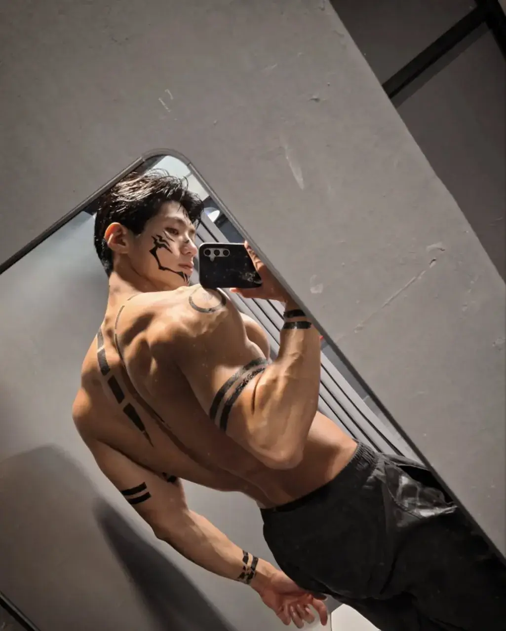 หนุ่มเกาหลีงานดี มีวาร์ป ( IG : qkrgktkxks )