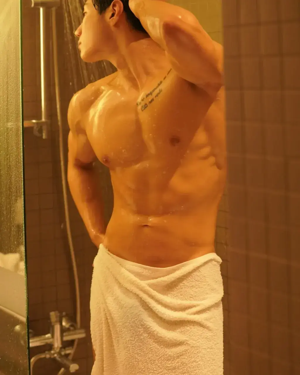 หนุ่มเกาหลีงานดี มีวาร์ป ( IG : qkrgktkxks )