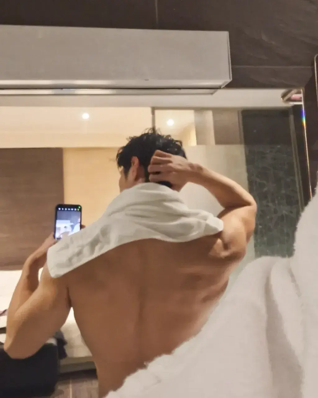 หนุ่มเกาหลีงานดี มีวาร์ป ( IG : qkrgktkxks )