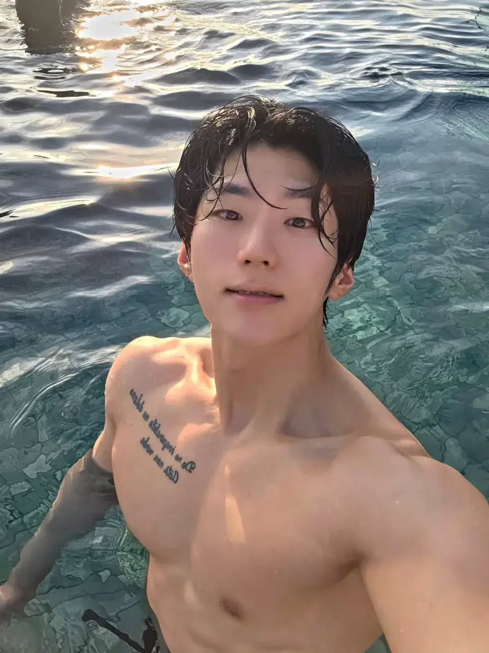 หนุ่มเกาหลีงานดี มีวาร์ป ( IG : qkrgktkxks )