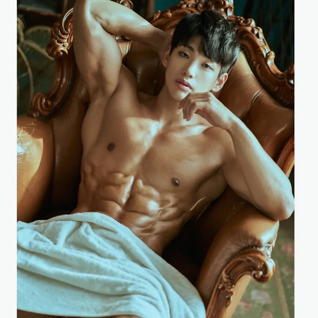 หนุ่มเกาหลีงานดี มีวาร์ป ( IG : 1f_okey )