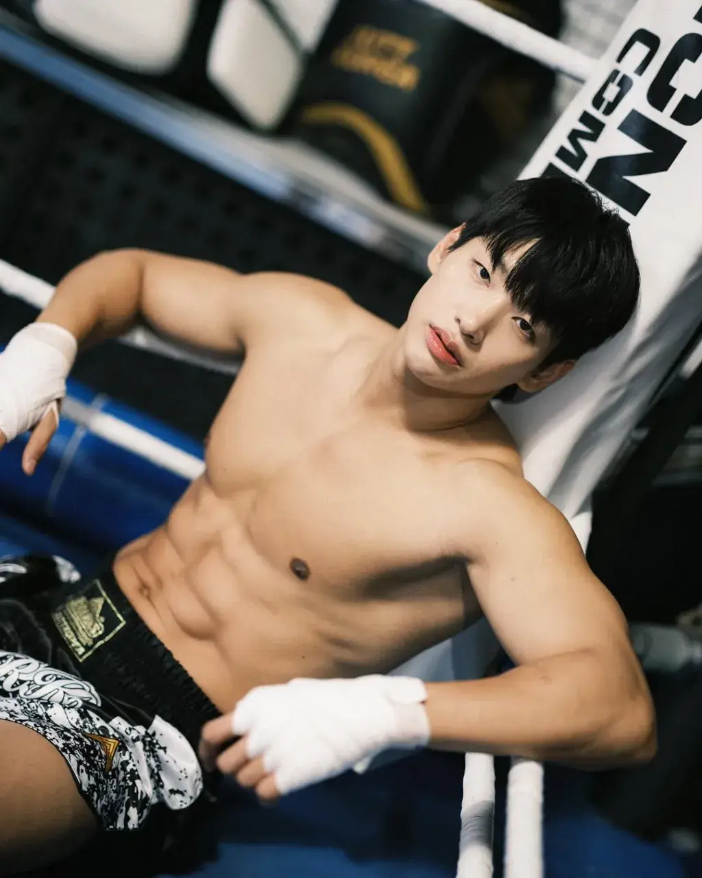 หนุ่มเกาหลีงานดี มีวาร์ป ( IG : 1f_okey )