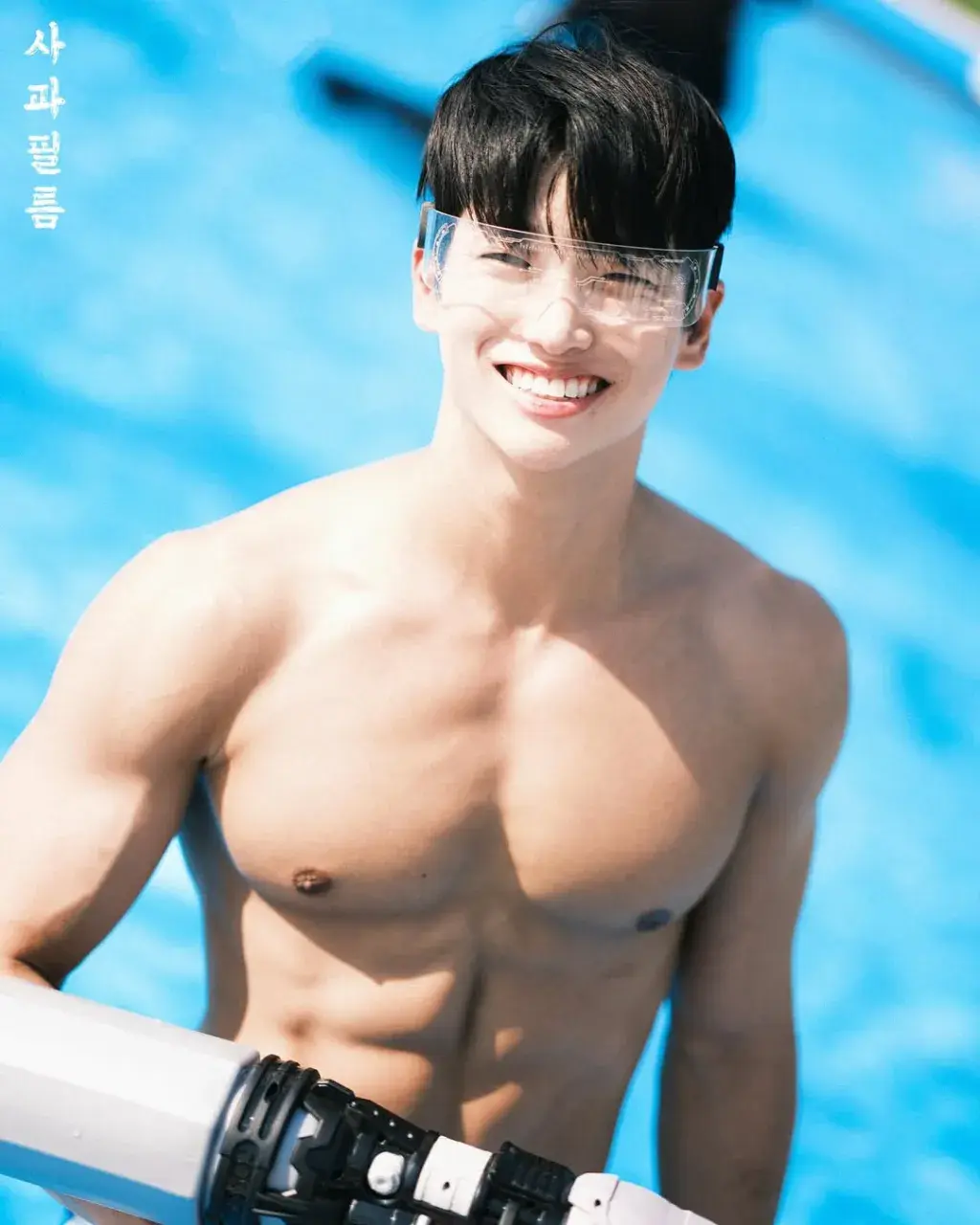 หนุ่มเกาหลีงานดี มีวาร์ป ( IG : 1f_okey )