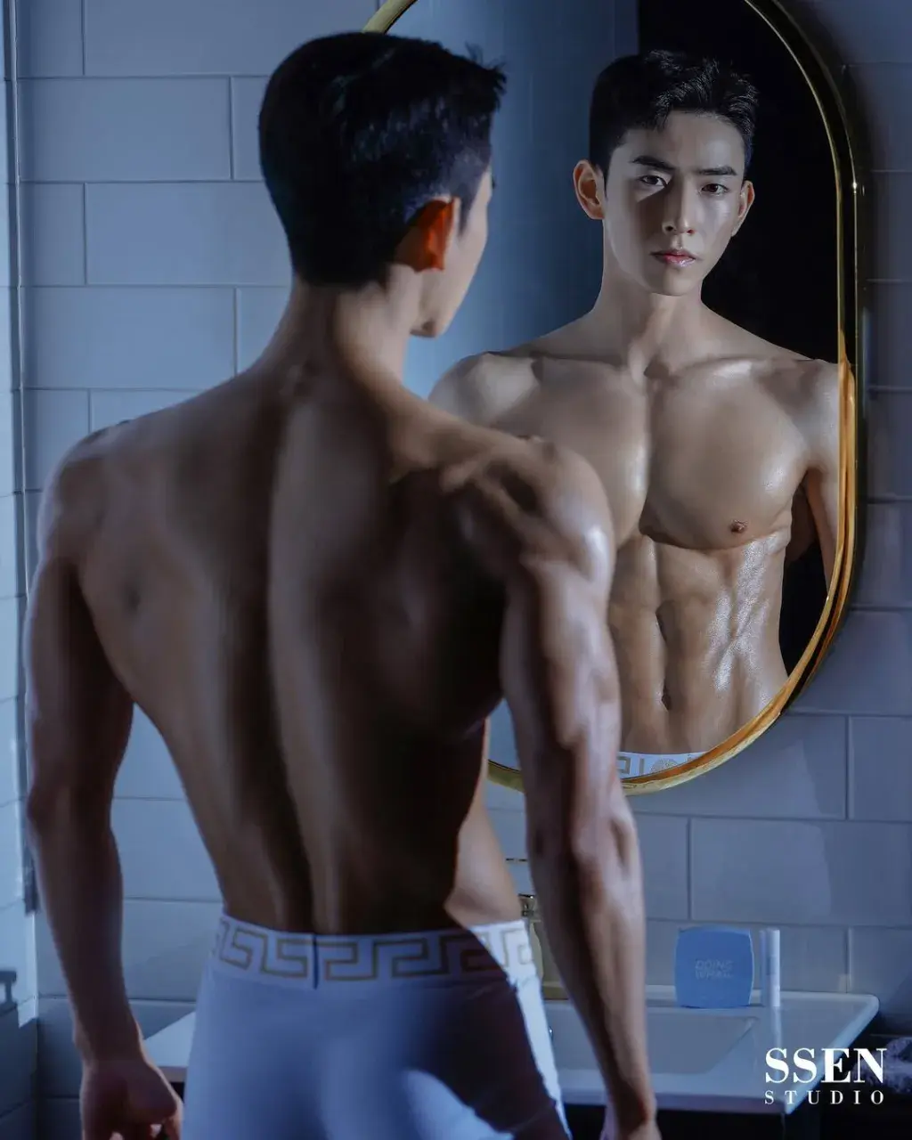 หนุ่มเกาหลีงานดี มีวาร์ป ( IG : jung__won.k )