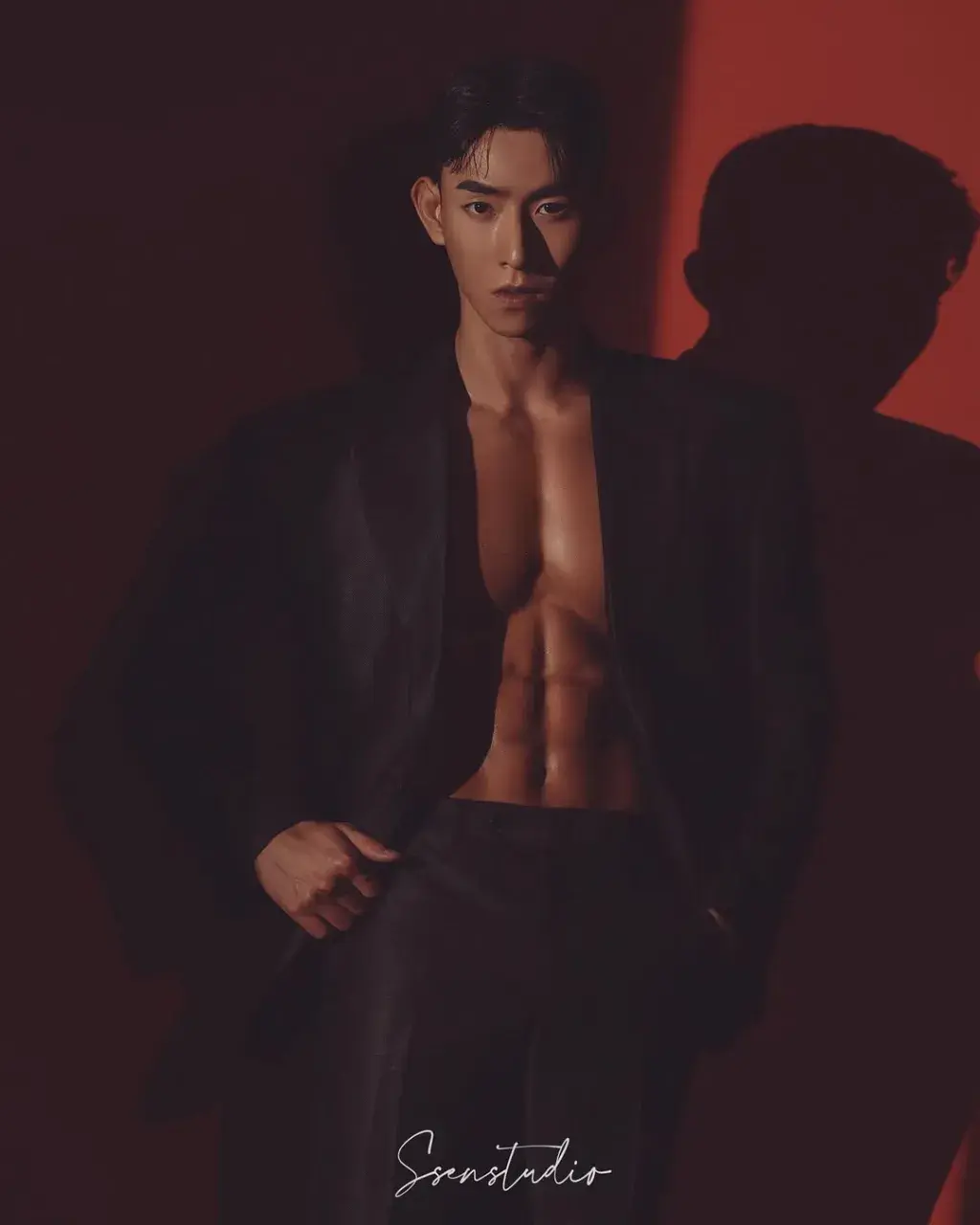 หนุ่มเกาหลีงานดี มีวาร์ป ( IG : jung__won.k )