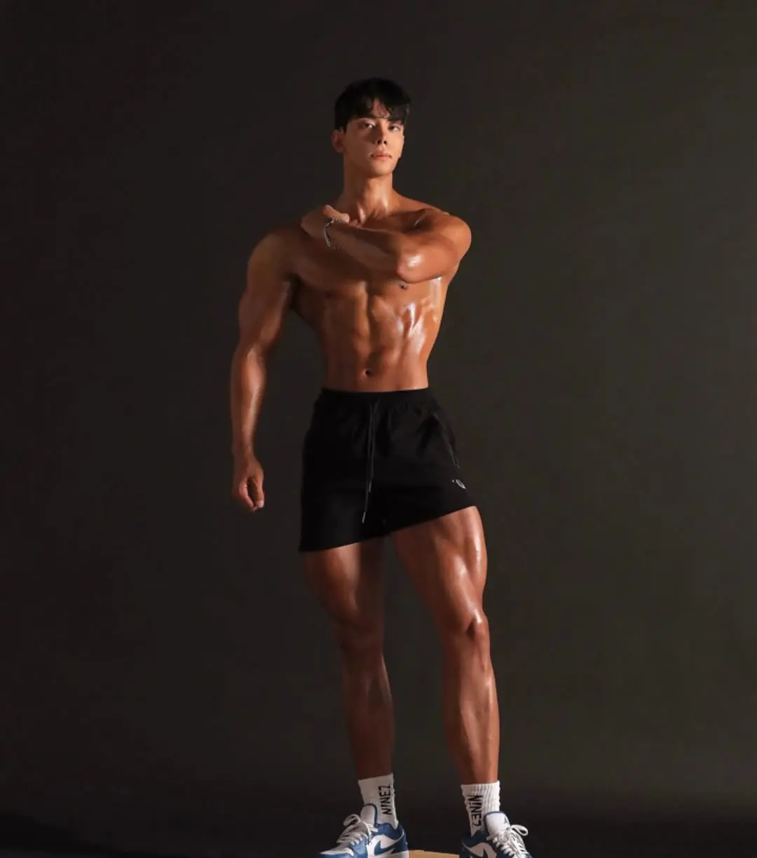 หนุ่มเกาหลีงานดี มีวาร์ป ( IG : 1212.180woo )