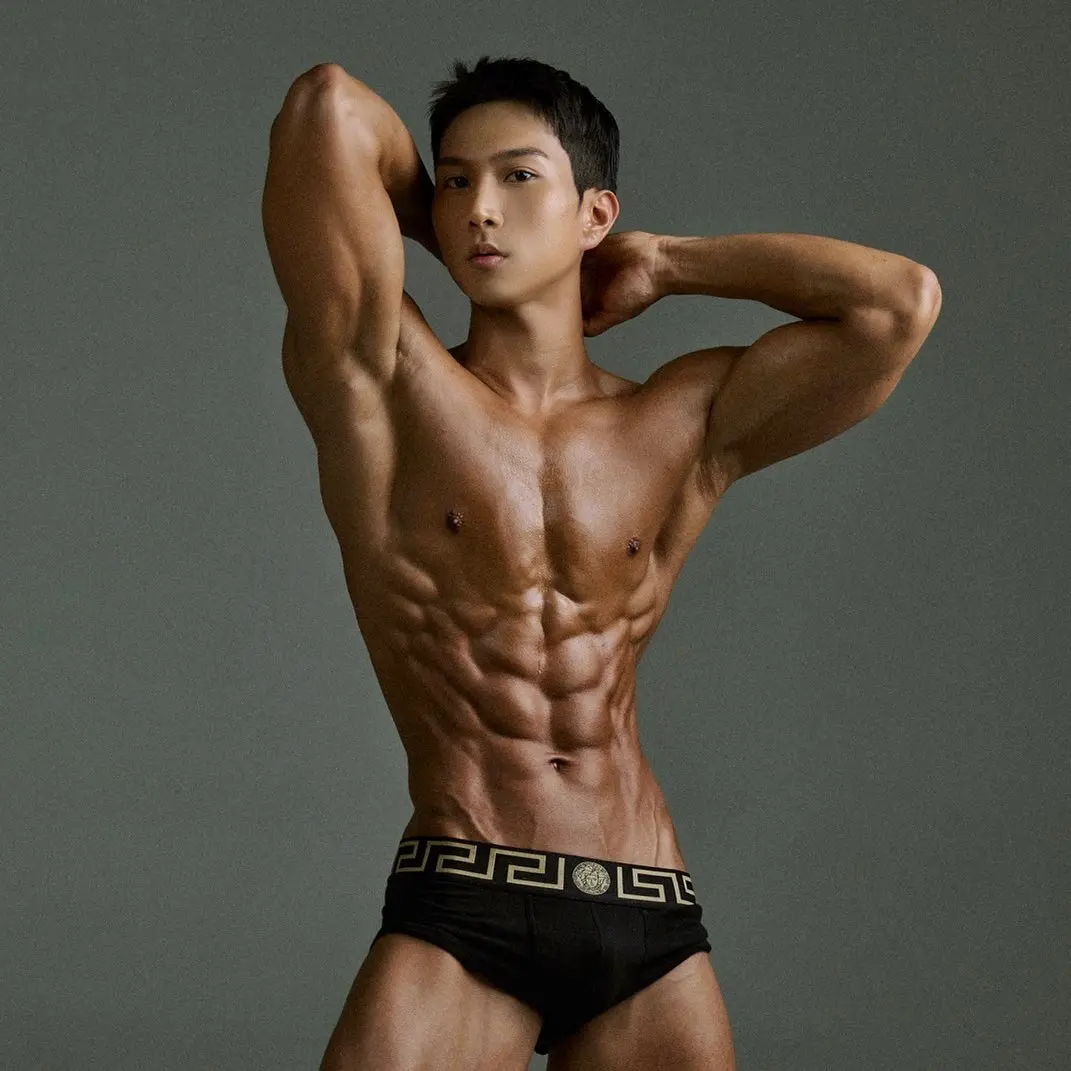 หนุ่มเกาหลีงานดี มีวาร์ป ( IG : gxxwng )