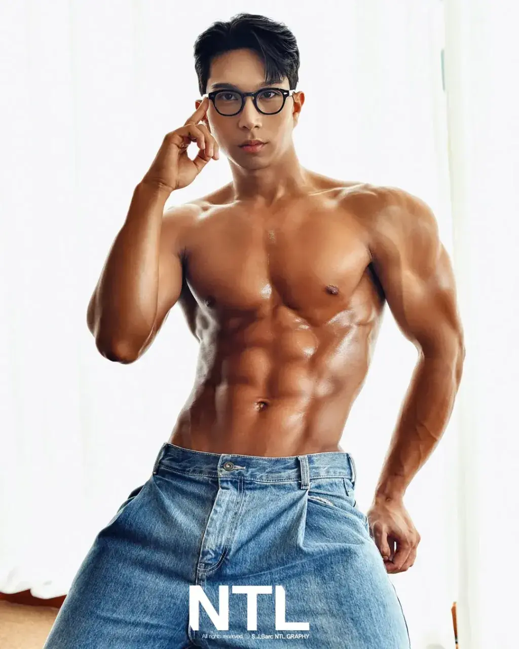 หนุ่มเกาหลีงานดี มีวาร์ป ( IG : gxxwng )