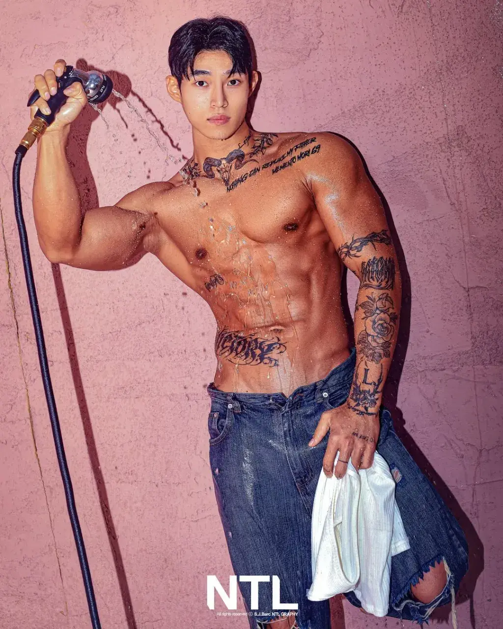 หนุ่มเกาหลีงานดี มีวาร์ป ( IG : lim_yolo_ )