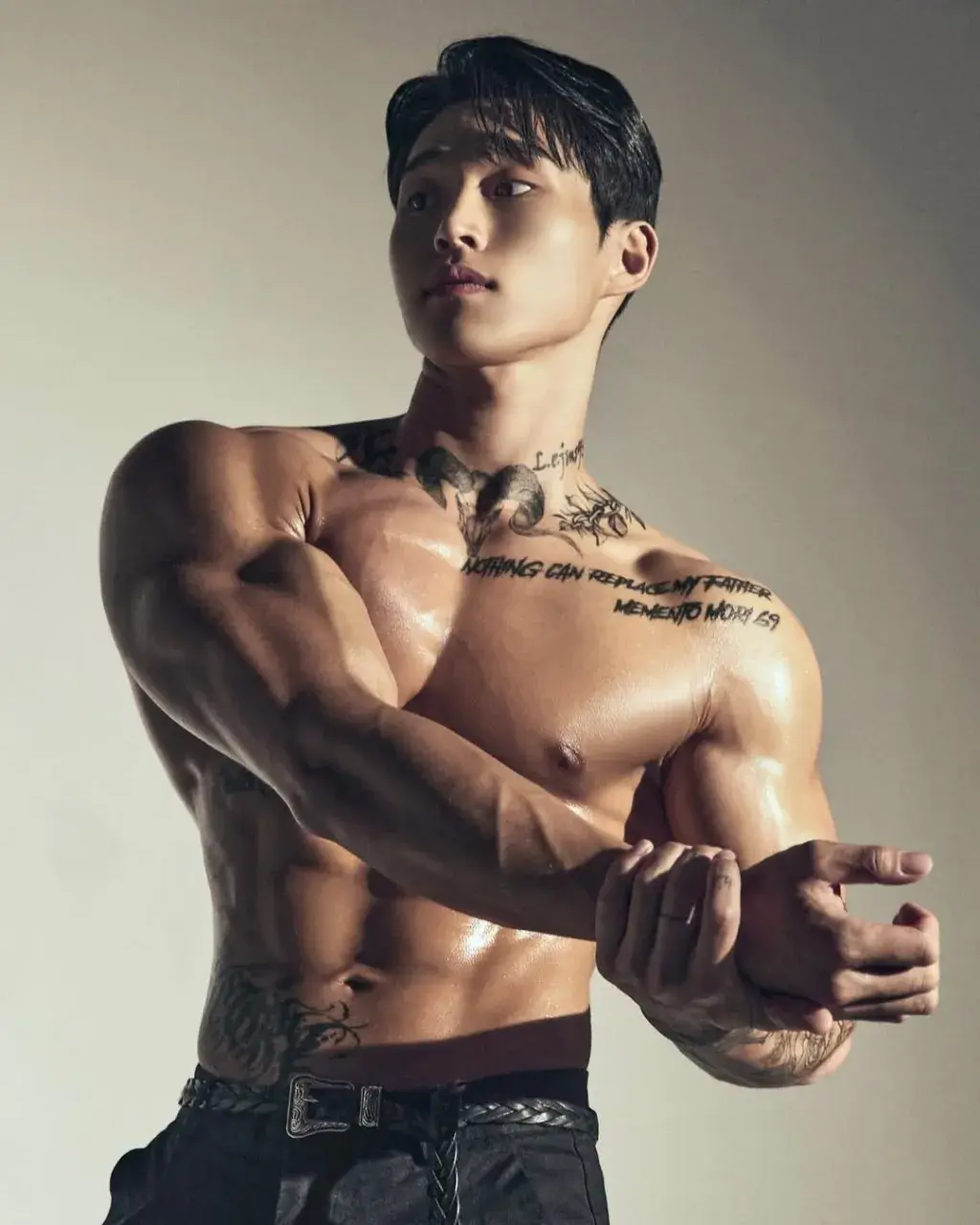 หนุ่มเกาหลีงานดี มีวาร์ป ( IG : lim_yolo_ )