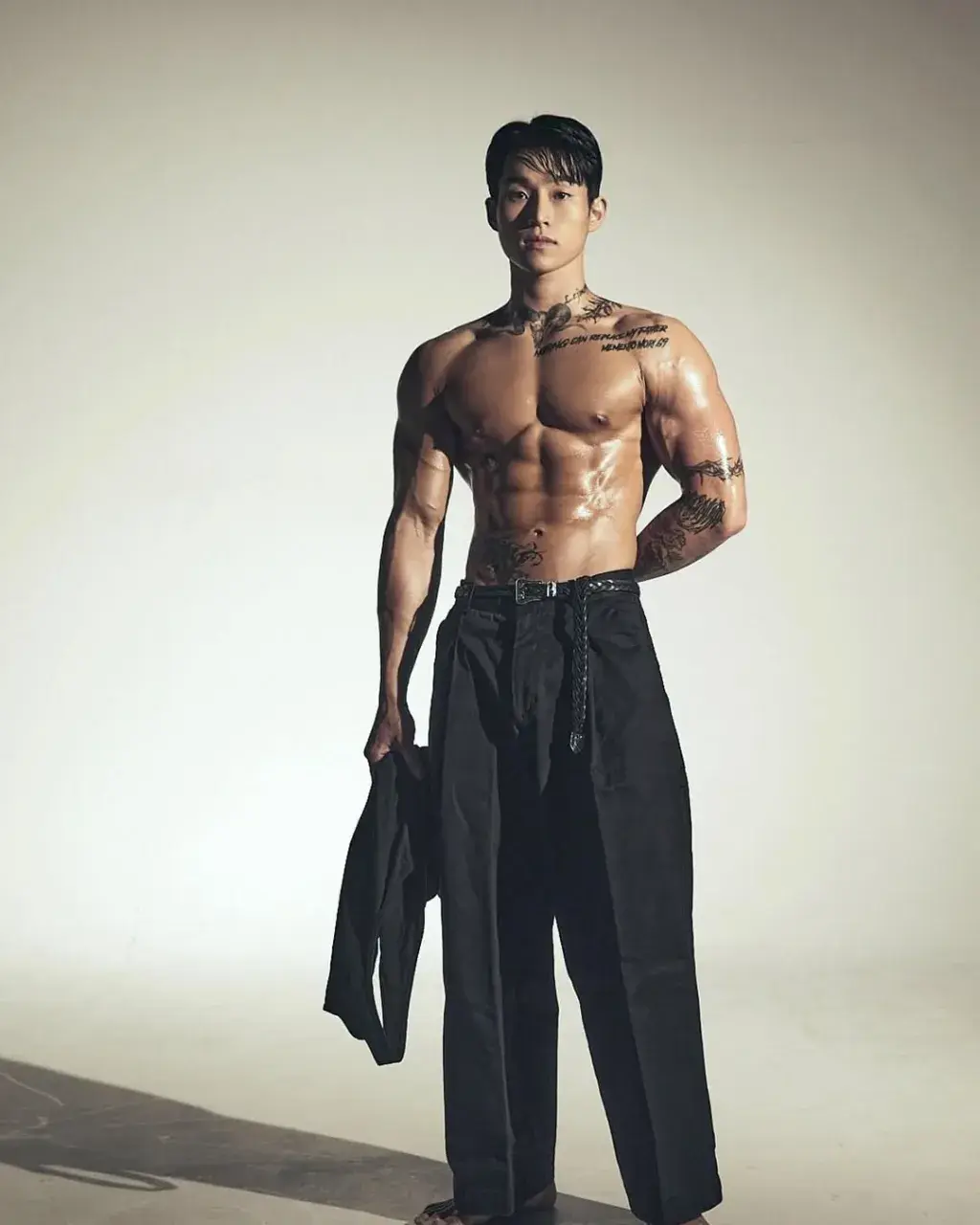 หนุ่มเกาหลีงานดี มีวาร์ป ( IG : lim_yolo_ )