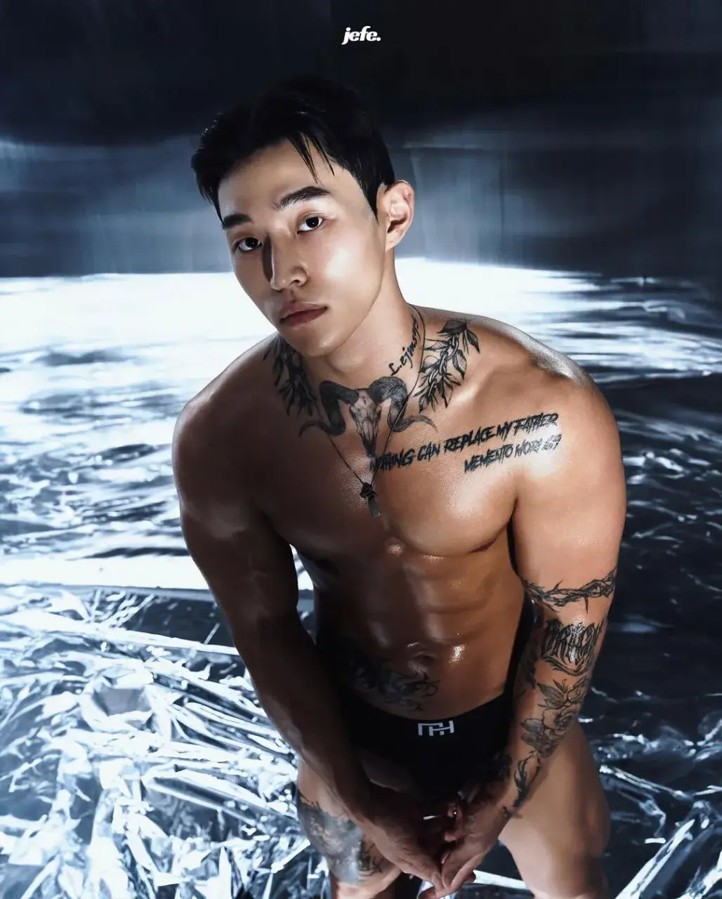 หนุ่มเกาหลีงานดี มีวาร์ป ( IG : lim_yolo_ )