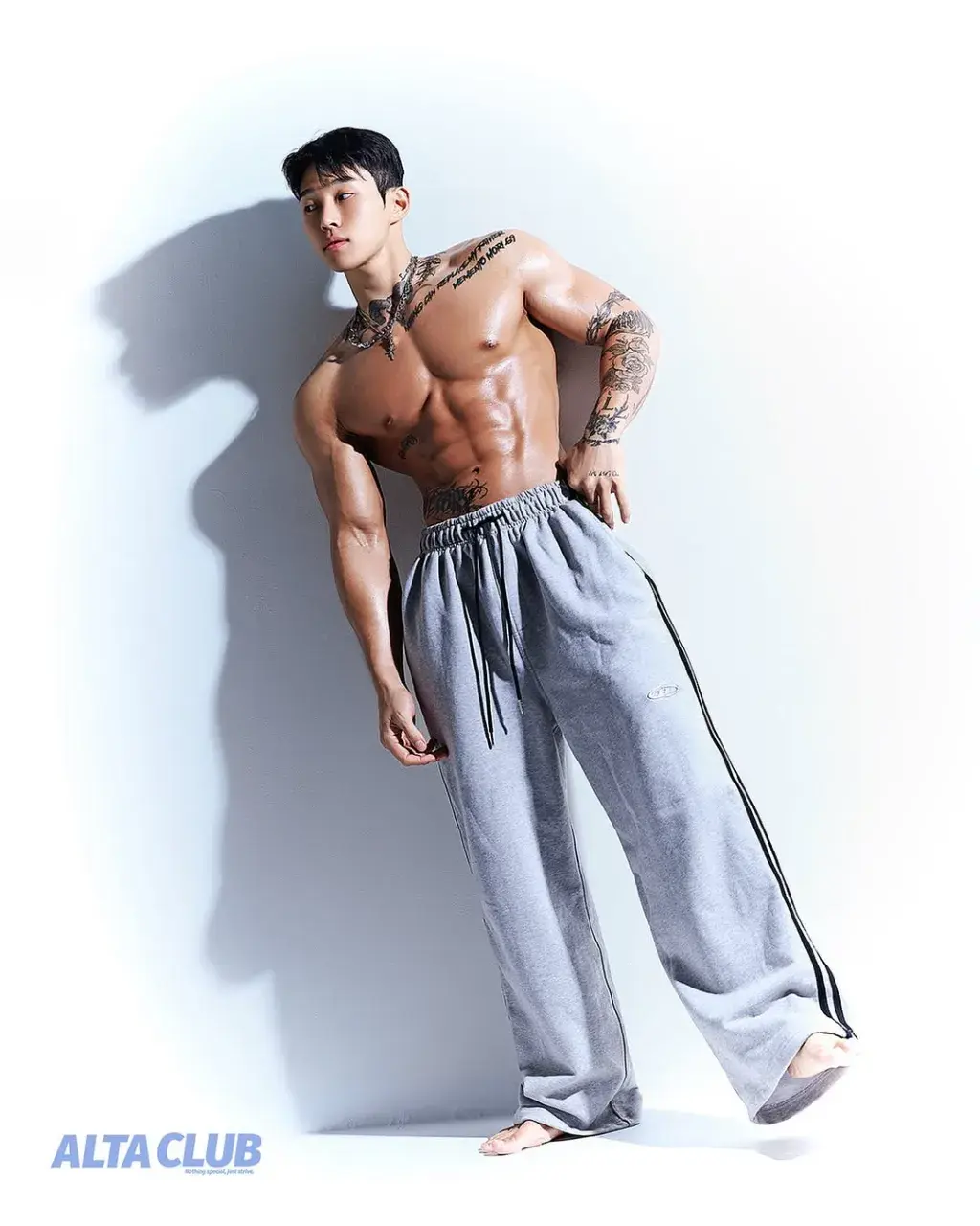 หนุ่มเกาหลีงานดี มีวาร์ป ( IG : lim_yolo_ )