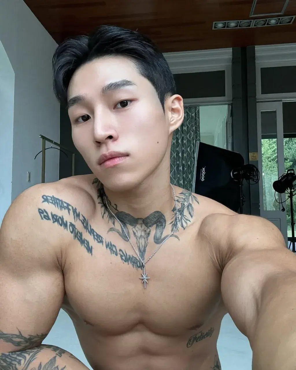 หนุ่มเกาหลีงานดี มีวาร์ป ( IG : lim_yolo_ )