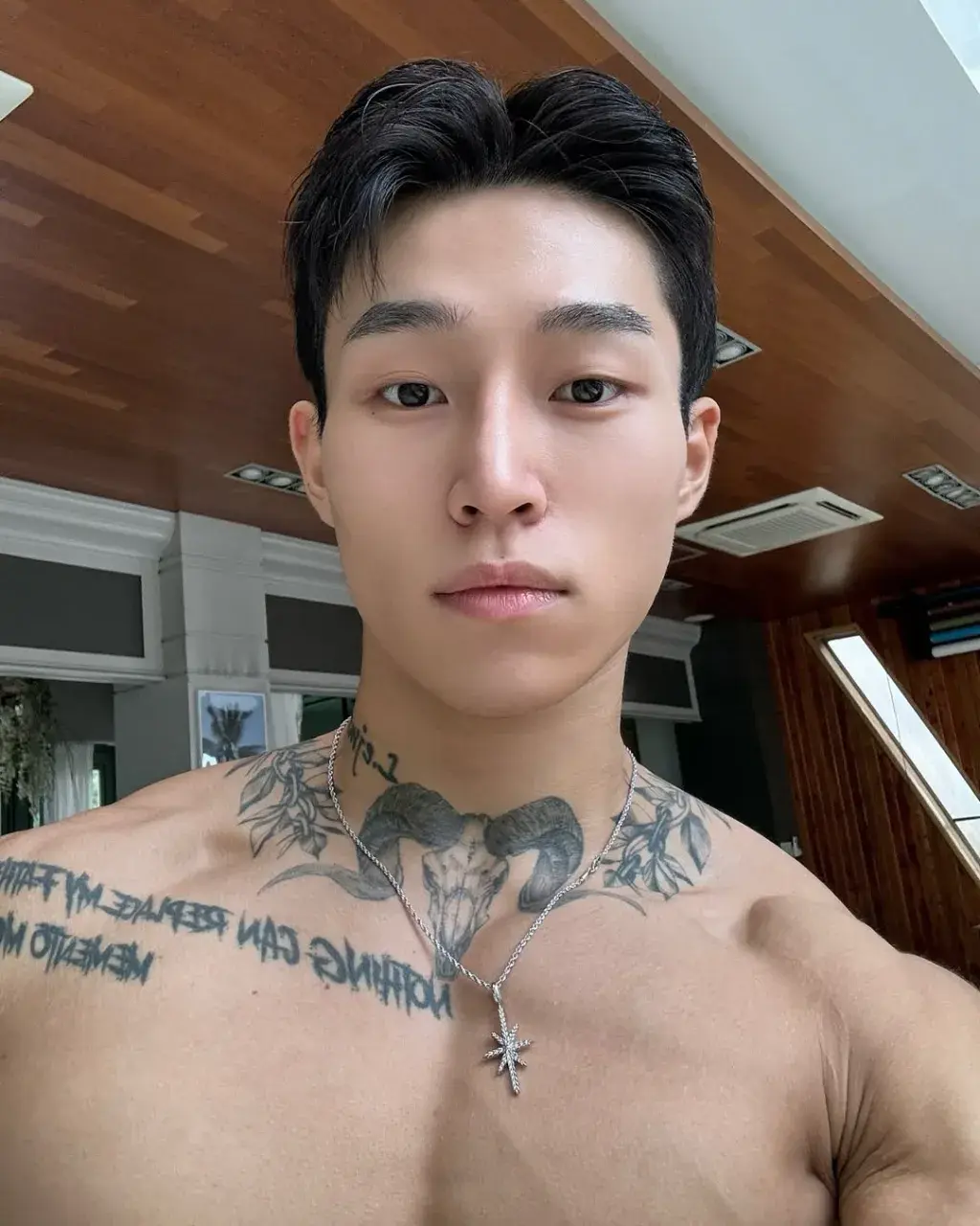 หนุ่มเกาหลีงานดี มีวาร์ป ( IG : lim_yolo_ )