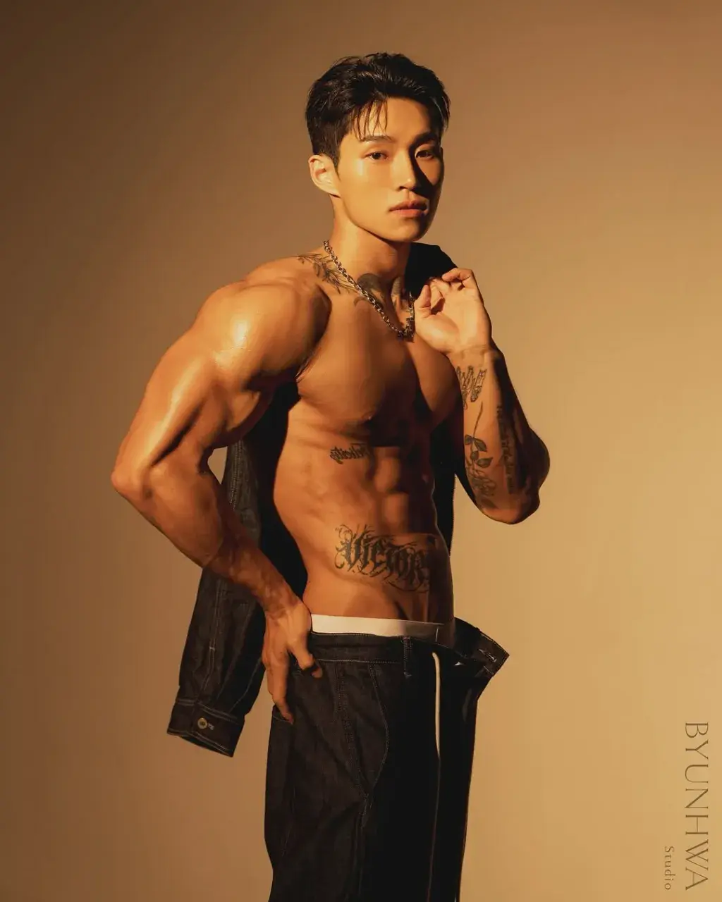 หนุ่มเกาหลีงานดี มีวาร์ป ( IG : lim_yolo_ )