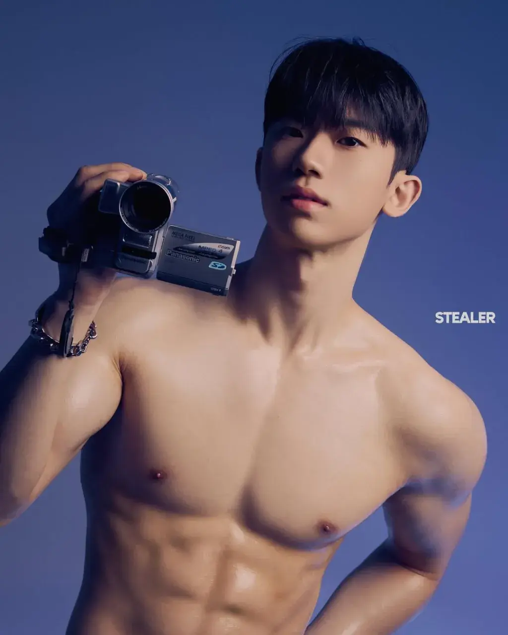 หนุ่มเกาหลีงานดี มีวาร์ป ( IG : h_hyu00 )