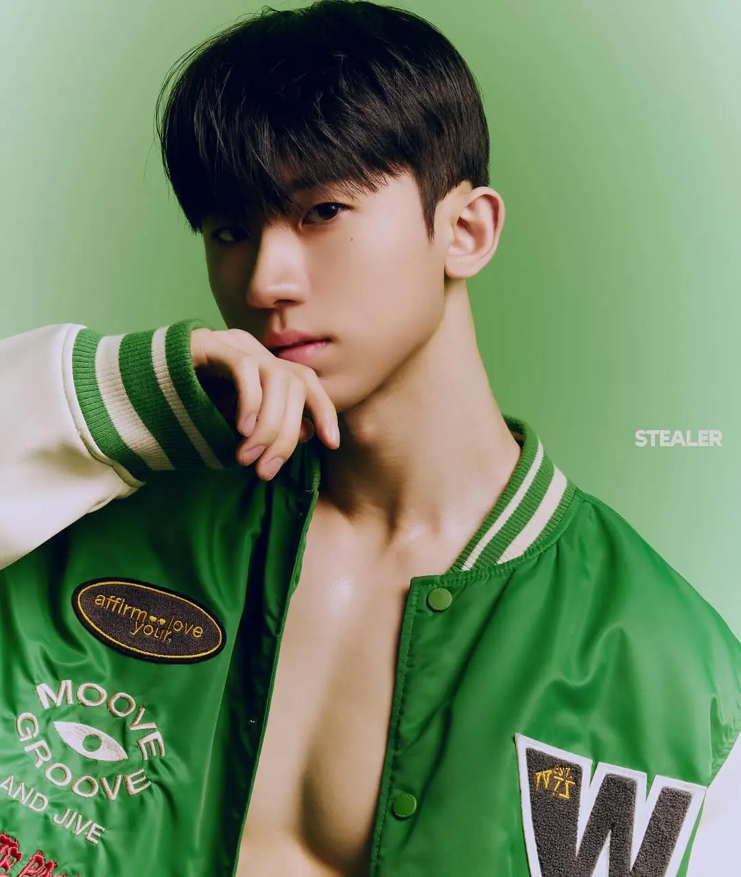 หนุ่มเกาหลีงานดี มีวาร์ป ( IG : h_hyu00 )