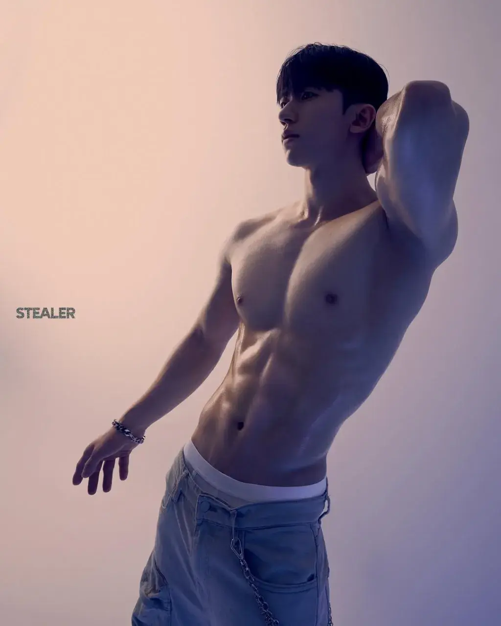 หนุ่มเกาหลีงานดี มีวาร์ป ( IG : h_hyu00 )