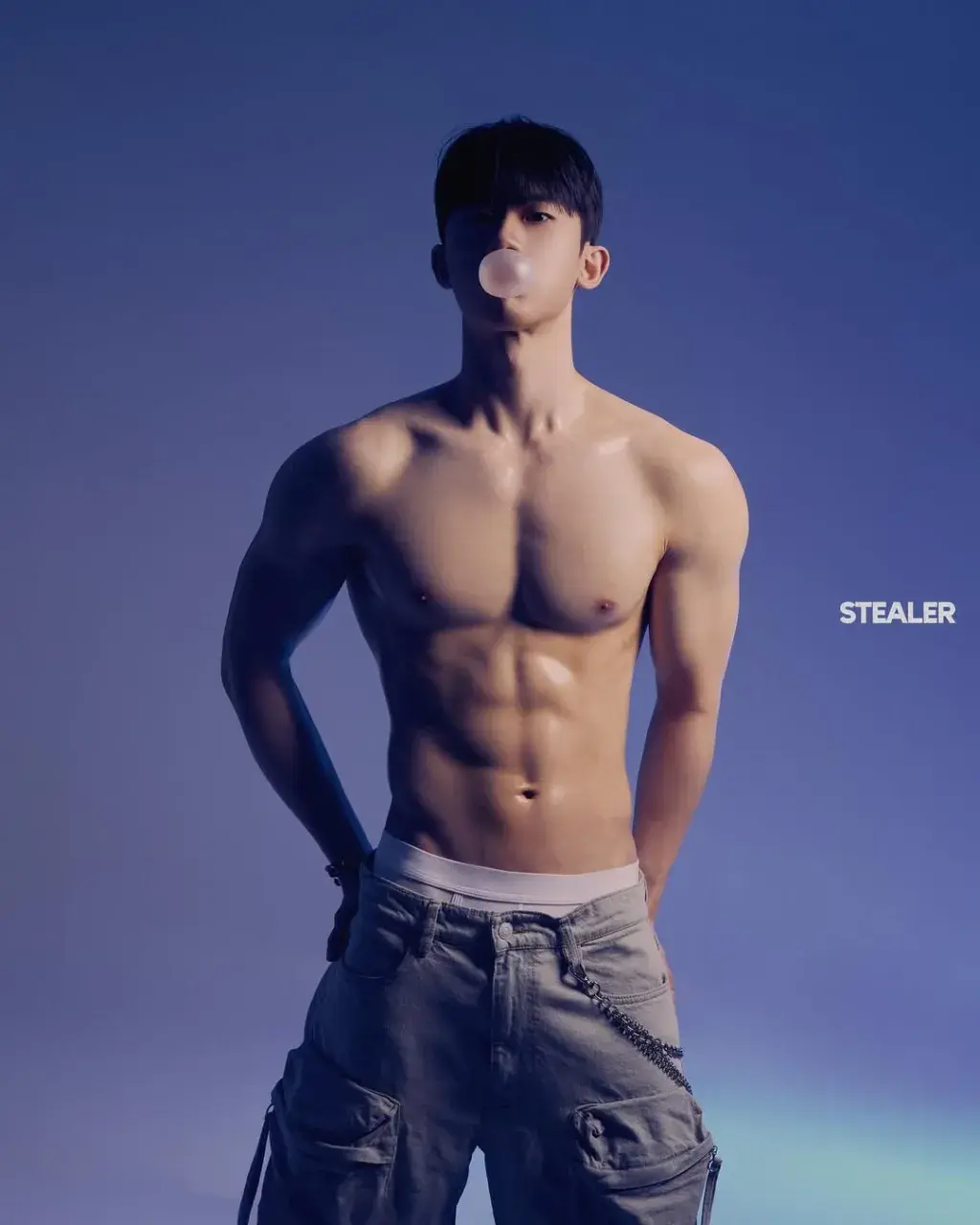 หนุ่มเกาหลีงานดี มีวาร์ป ( IG : h_hyu00 )