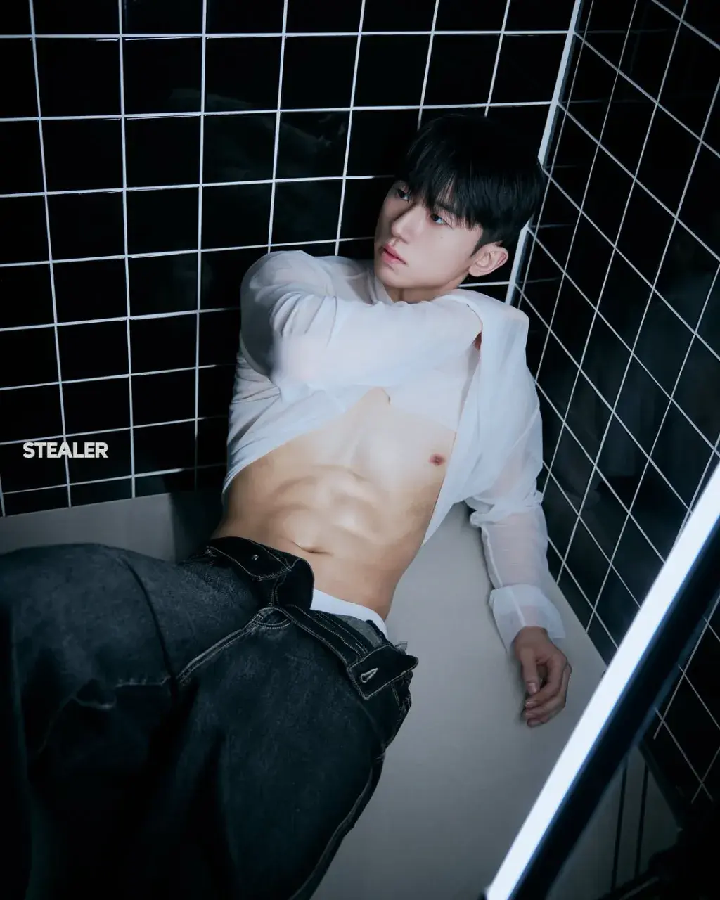 หนุ่มเกาหลีงานดี มีวาร์ป ( IG : h_hyu00 )