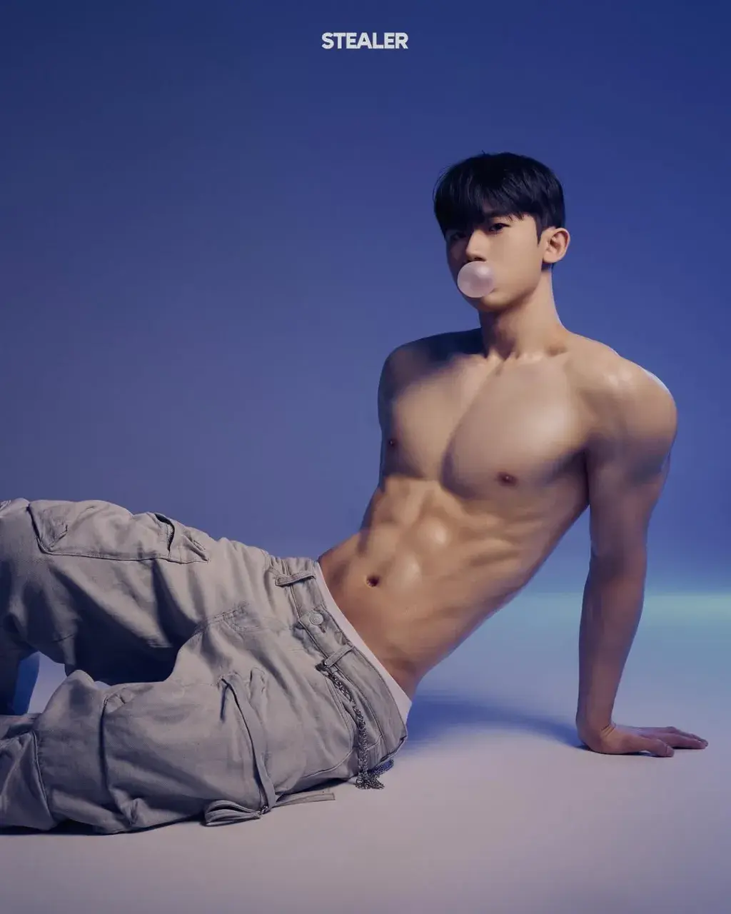 หนุ่มเกาหลีงานดี มีวาร์ป ( IG : h_hyu00 )