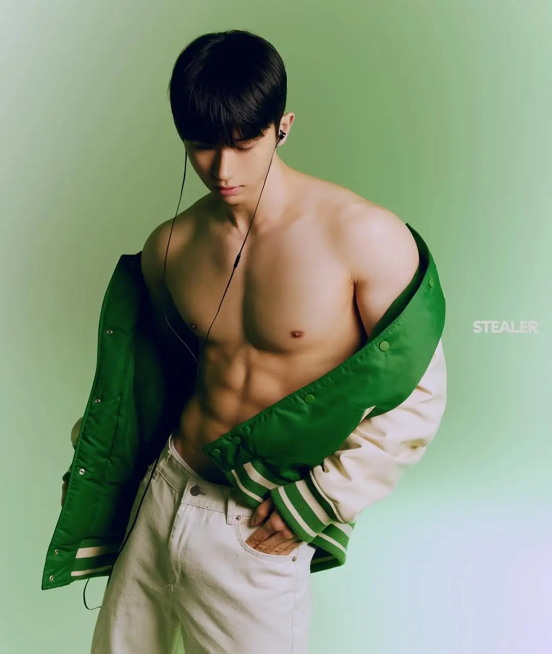 หนุ่มเกาหลีงานดี มีวาร์ป ( IG : h_hyu00 )