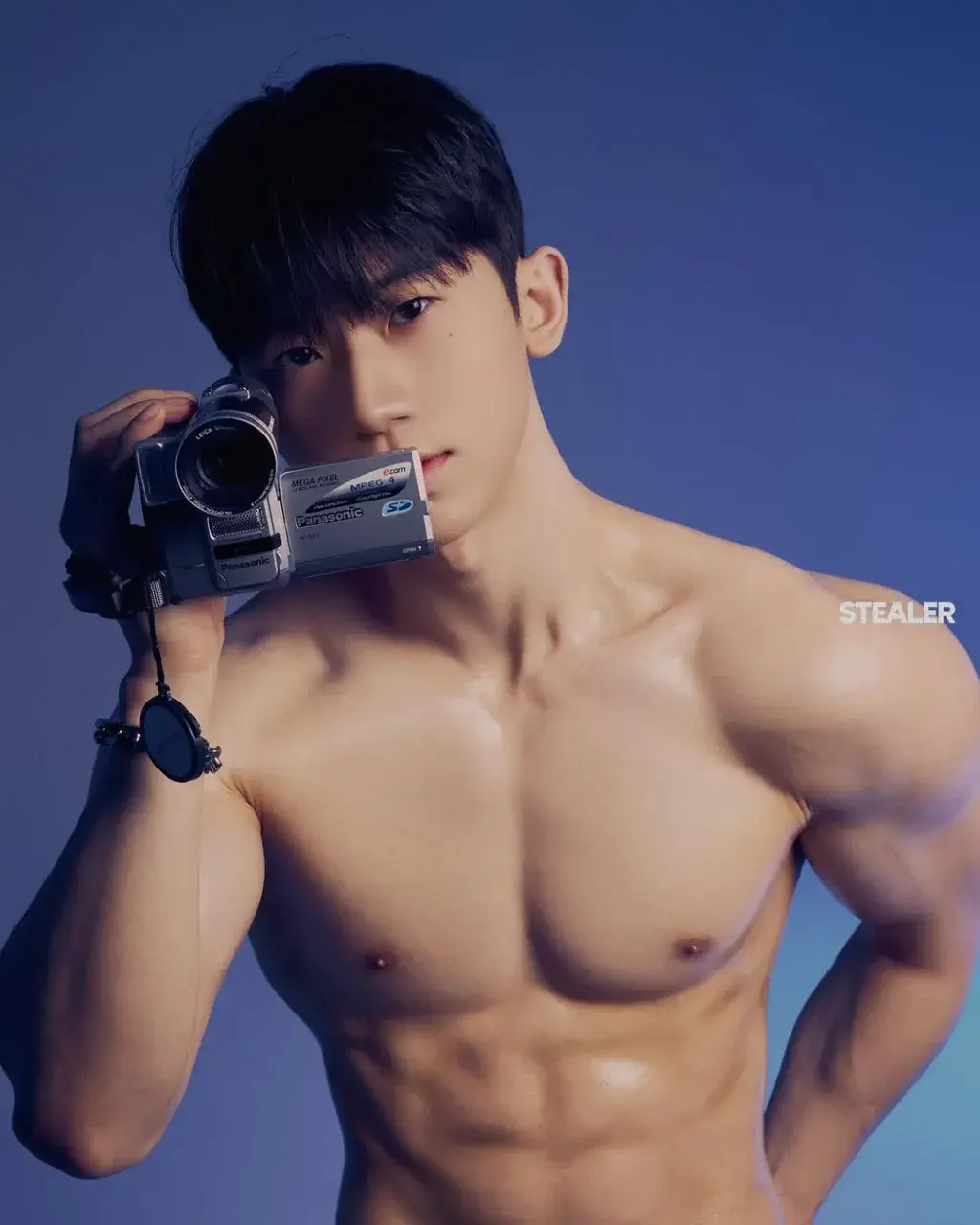 หนุ่มเกาหลีงานดี มีวาร์ป ( IG : h_hyu00 )