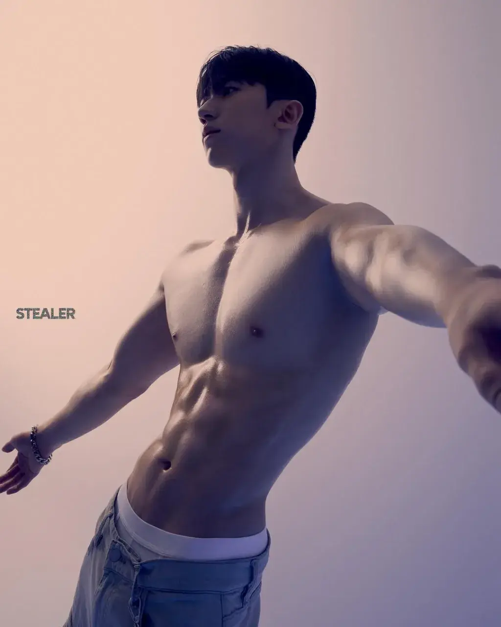 หนุ่มเกาหลีงานดี มีวาร์ป ( IG : h_hyu00 )