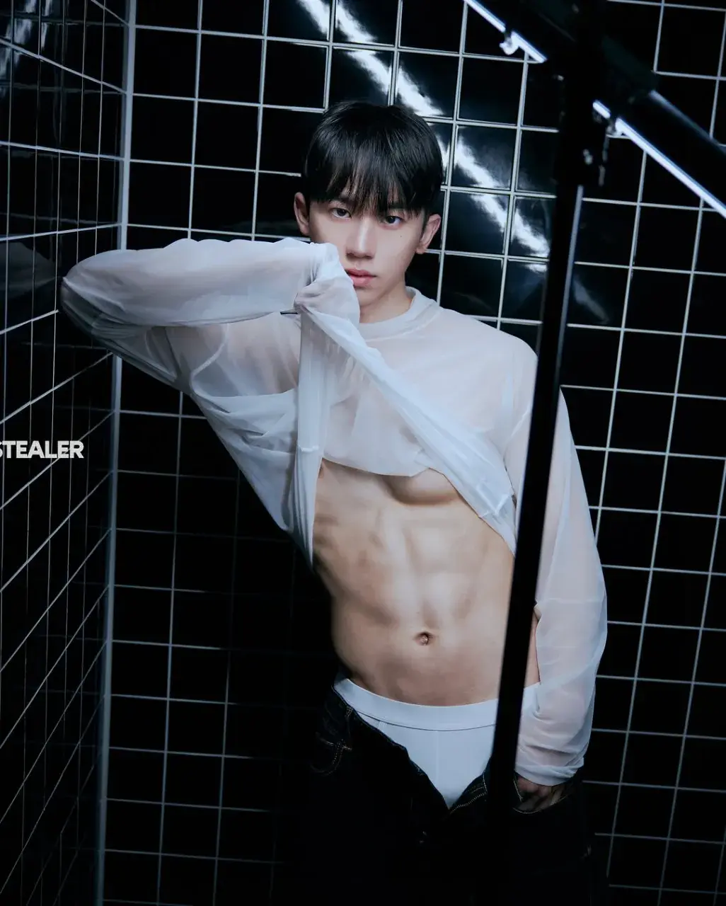 หนุ่มเกาหลีงานดี มีวาร์ป ( IG : h_hyu00 )