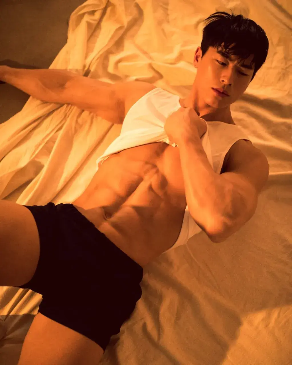 หนุ่มเกาหลีงานดี มีวาร์ป ( IG : o_manfit )