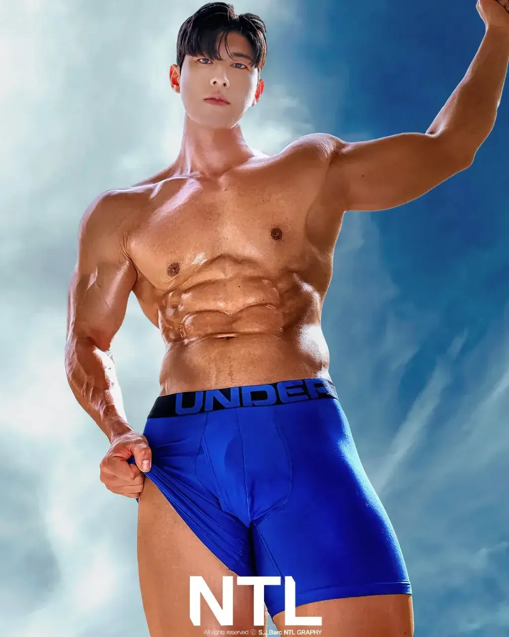 หนุ่มเกาหลีงานดี มีวาร์ป ( IG : o_manfit )