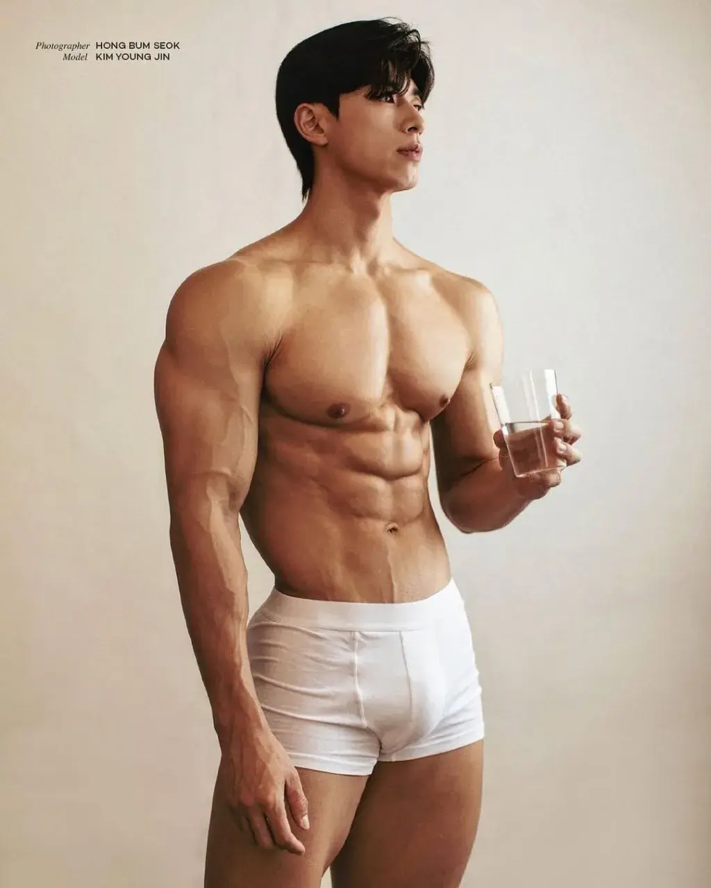 หนุ่มเกาหลีงานดี มีวาร์ป ( IG : o_manfit )