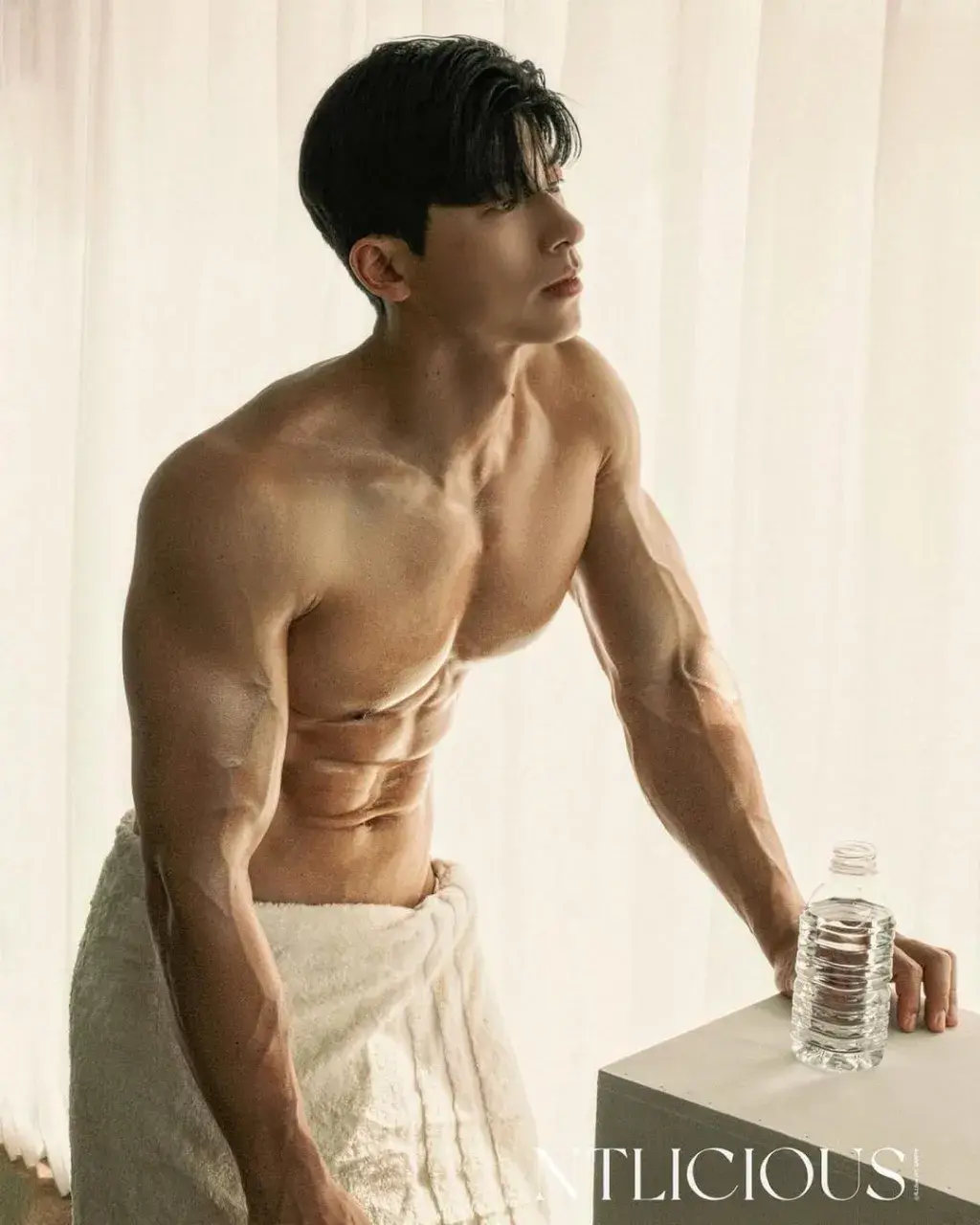 หนุ่มเกาหลีงานดี มีวาร์ป ( IG : o_manfit )