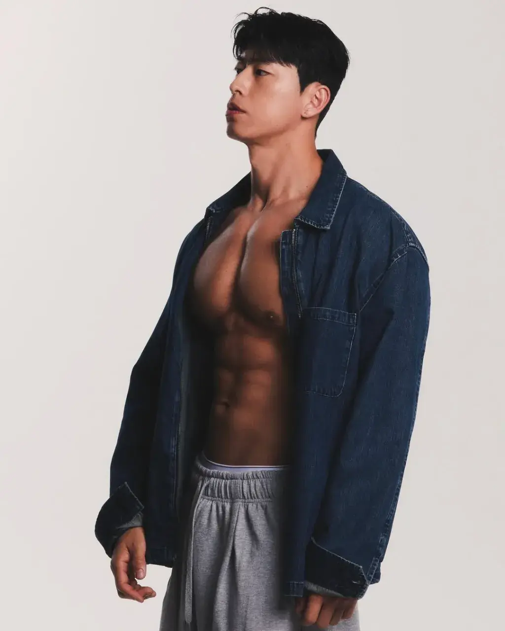 หนุ่มเกาหลีงานดี มีวาร์ป ( IG : o_manfit )