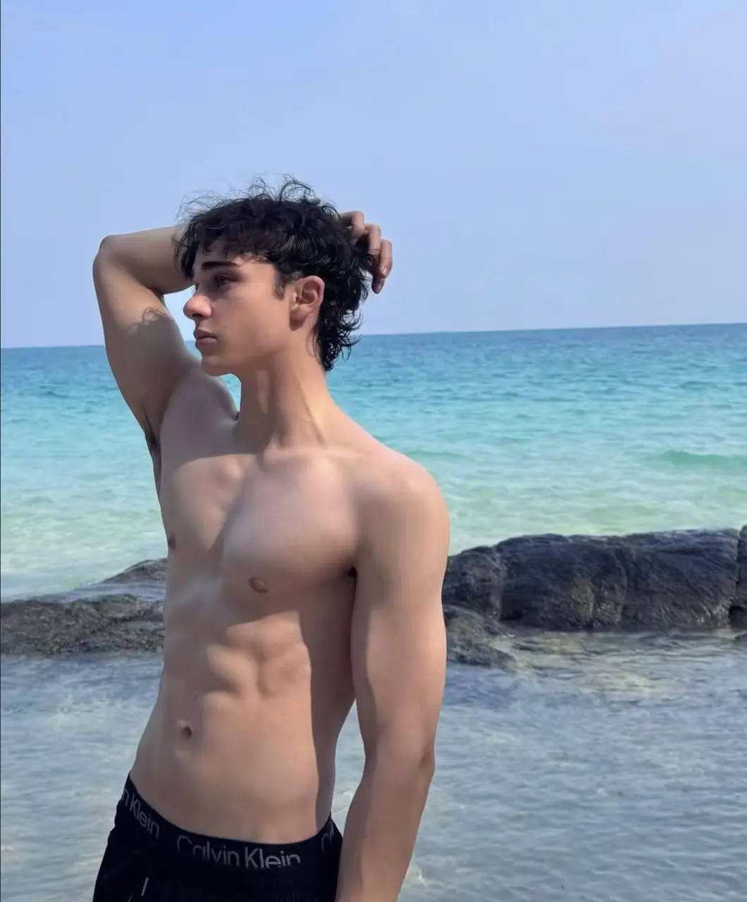 ถอดโชว์เรือนร่าง 2945