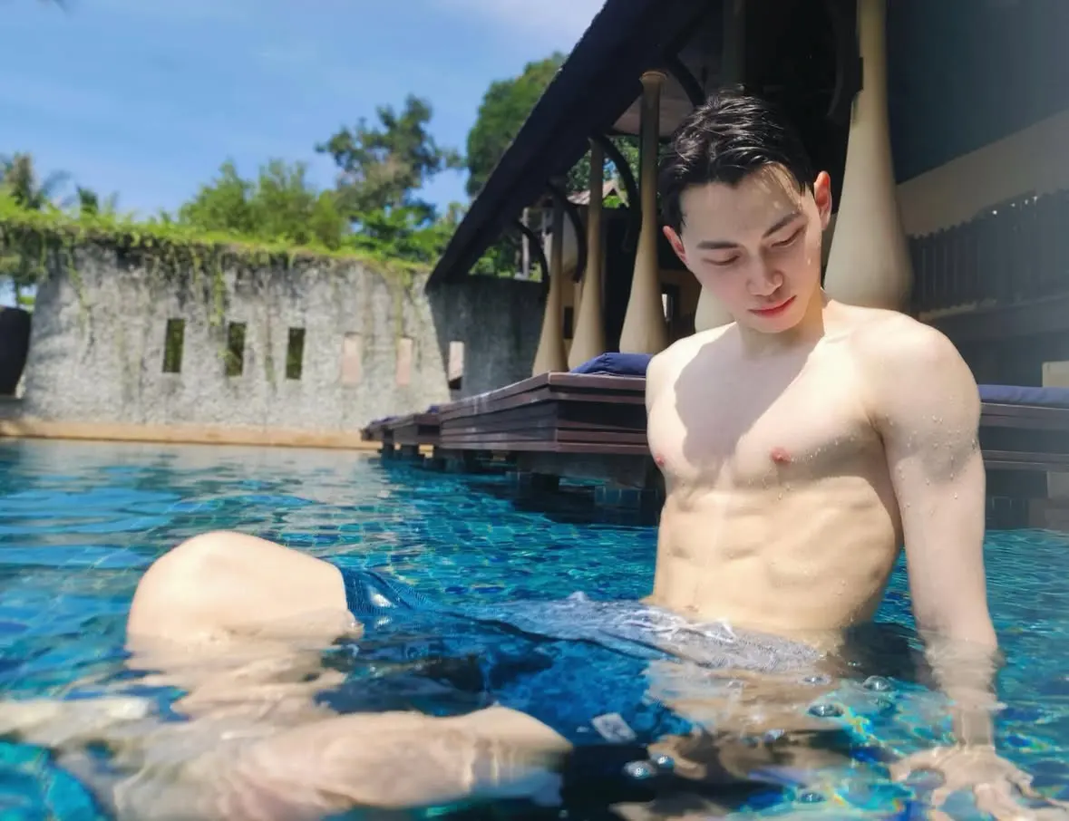 ถอดโชว์เรือนร่าง 2945